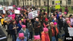 Ribuan orang mengikuti Women's March di Washington D.C., 21 Januari 2017.