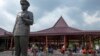 FILE - A statue of former Indonesian president Suharto is pictured at the Suharto museum in Yogyakarta, March 29, 2014.