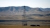 资料照片：阿富汗赫拉特省一个石油开采设施。(2009年12月17日）