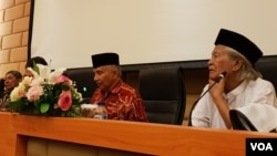 Para pembicara pada diskusi tentang rencana pemindahan ibu kota negara di Jakarta, Selasa (3/9). (VOA/Fathiyah)