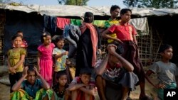 Rohingya Muslims, who crossed over from Myanmar into Bangladesh, wait to collect aid at Kutupalong refugee camp in Ukhiya, Bangladesh, Dec. 21, 2017. 