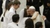 Papa pide a la Iglesia aceptar a los católicos divorciados
