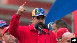 El presidente Maduro ya había descalificado a Almagro como "almugre" en otras ocasiones, pero ahora también lo llamó "bandido" y "traidor".