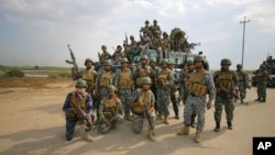 Cảnh sát liên bang Iraq đến tham gia cuộc chiến chống Nhà nước Hồi giáo ở Jurf al-Sakhar, 70 km về phía nam Baghdad, Iraq, 27/10/2014.