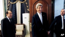 U.S. Secretary of State John Kerry, second right, leaves after meeting with Iraq's Prime Minister Nouri al-Maliki, left, in Baghdad, Iraq, March 24, 2013. 