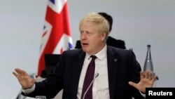 Archivo - El primer ministro británico, Boris Johnson, habla durante la cumbre del G-7 en Biarritz, Francia, el 25 de agosto, de 2019.