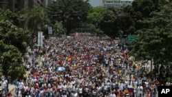 Vista general de la protesta contra el gobierno del presidente Nicolás Maduro el lunes 10 de abril en Caracas, Venezuela.