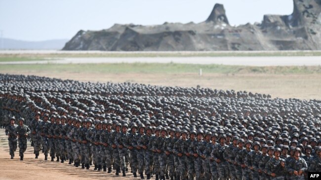  中国解放军2017年在内蒙古朱日和军事基地演习。(资料照)