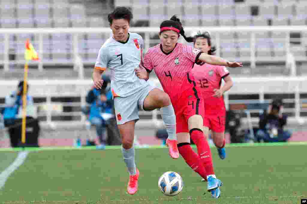 دیدار تیم‌های فوتبال المپیک زنان کره‌جنوبی و چین در مرحله مقدماتی بازی‌های المپیک توکیو در کره جنوبی 