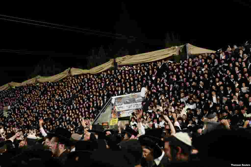 이스라엘 북부 갈릴리 멜론산에서 초정통파 유대인들이 &#39;라그바오메르&#39; 전통 축제 행사에 참석했다. 행사장에서 압사 사고가 발생해 최소 44명이 사망했다. 