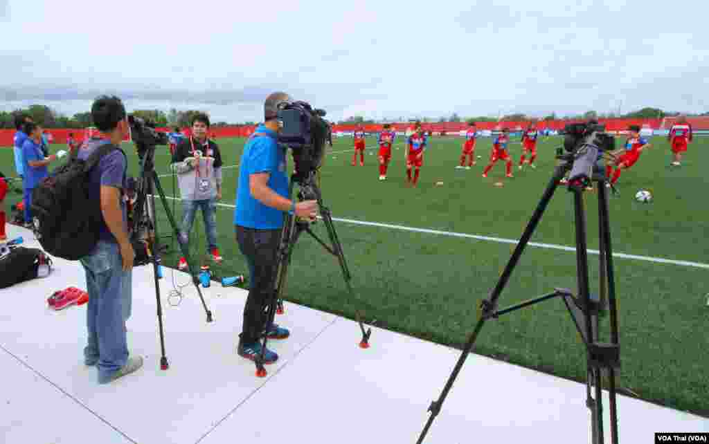 Thai training before 2nd match with Ivory Coast