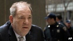 Harvey Weinstein, devant le palais de justice de Manhattan, le 13 janvier 2020, à New York.
