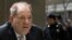 Harvey Weinstein, devant le palais de justice de Manhattan, le 13 janvier 2020, à New York.

