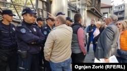 Protest jedne od dve frakcije beogradskih Jevreja ispred sinagoge Sukat Šalom u Beogradu, 28. oktobra 2019. (Foto: Ognjen Zorić, Radio Slobodna Evropa)