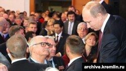 Russia -- Nikita Mikhalkov (Left), Vladimir Putin