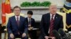 Presiden Donald Trump bersama Presiden Moon Jae-in di Gedung Putih, Washington, D.C., 22 Mei 2018. 