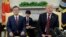El presidente de EE.UU. Donald Trump y el presidente de Corea del Sur Moon Jae-in hablan con periodistas en la Oficina Oval de la Casa Blanca. Mayo 22, 2018.