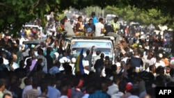 Sudanese protesters hold a sit-in outside the presidential palace in Khartoum, demanding a return to military rule, on October 21, 2021.