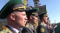 Poroshenko Vows to Boost Troop Numbers