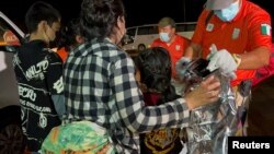 Cerca de 100 migrantes fueron encontrados en un tráiler abandonado en el sur de México el 27 de julio de 2022.
