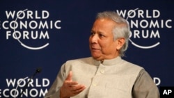 မှတ်တမ်းရုပ်ပုံ- ၂၀၁၆ ခုနှစ်က ကမ္ဘာ့စီးပွားရေး ဖိုရမ်မှာ တက်ရောက်ဆွေးနွေးနေတဲ့ နိုဘဲငြိမ်းချမ်းရေး ဆုရှင် Muhammad Yunus