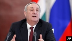Abkhazia's separatist President Sergei Bagapsh speaks during his meeting with Russian President Dmitry Medvedev, unseen, in Moscow, Russia (File Photo - February 17, 2010)