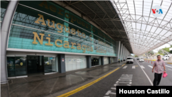 El aeropuerto Augusto César Sandino de Managua, Nicaragua, se ve desierto sin vuelos internacionales. Foto de Houston Castillo, VOA.