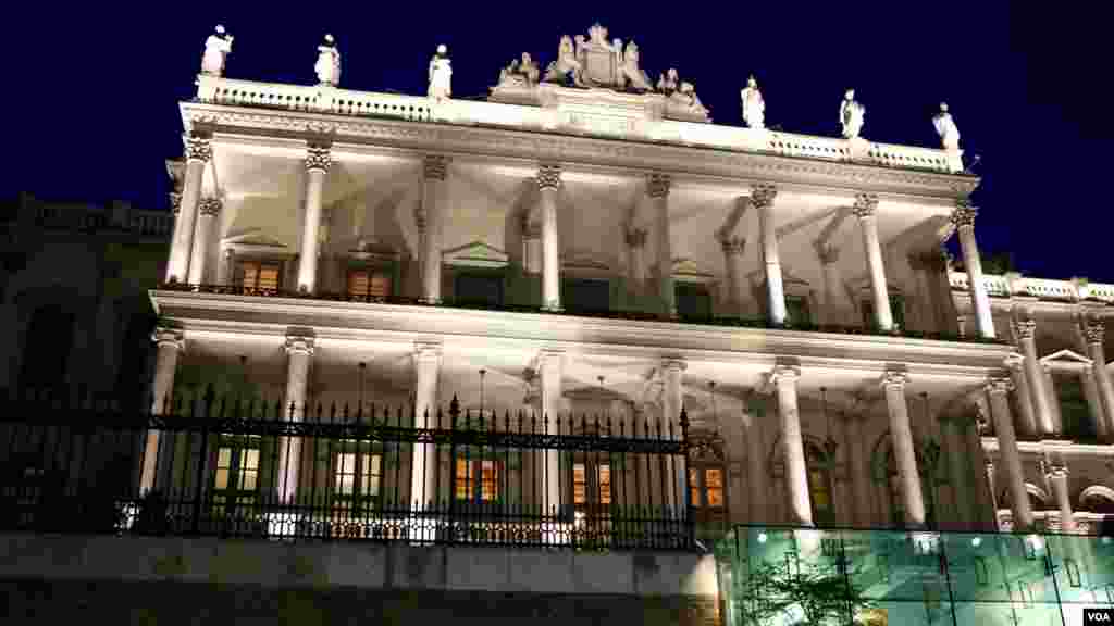 Palais Coburg, site of the Iran nuclear talks in Vienna, July 13, 2015. (VOA / B. Allen)