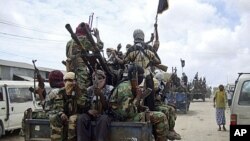 Kolonyo Ciidamada Ururka Al-shabaab ah oo dhoollatus sameynaya