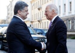 Ukraine's President Petro Poroshenko shakes hands with U.S. Vice President Joe Biden before their meeting in Kyiv, Nov, 21, 2014.