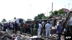36 të vdekur nga një aksident hekurudhor në Indonezi