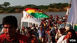 Manifestan yo te ransanble lendi 15 out 2011 la nan vil Amazòn, nan pwovens Trinidad, pou yon mach 600 kilomèt ki pral debouche sou kapital Bolivi a, La Paz.