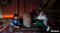 برخی افغان های پناهنده در ایران، در شرایط سخی زندگی می کنند