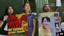 Members of the Hong Kong Coalition for a Free Burma hold posters of Burma's detained opposition leader, Aung San Suu Kyi, during a demonstration in commemoration of the third anniversary of the Saffron Revolution, in Hong Kong, 27 Sep 2010