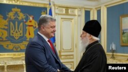 Президент Петр Порошенко и предстоятель УПЦ Киевской патриархии Патриарх Филарет. 11 октября 2018 г.