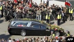 Polonia thotë se Rusia po pengon hetimet e rrëzimit të aeroplanit me presidentin Kaczynski