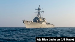 TƯ LIỆU: Tàu khu trục phi đạn điều hướng USS John Paul Jones (DDG 53) đi qua Vịnh Ả-rập, ngày 27 tháng 10, 2020. (U.S. Navy)