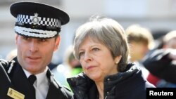 Theresa May en visite a Salisbury apres l'empoisonnement de Sergei Skripal et sa fille Yulia , le 15 mars 2018