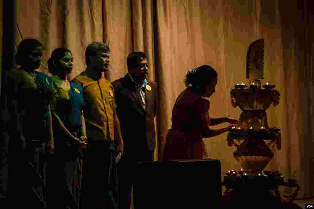 The opening scenes of a Sri Lankan play performed by members of the migrant community on a Sunday - the only day, if any, that many have off. (John Owens/VOA)