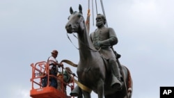 Work crews remove the statue of confederate general Stonewall Jackson, July 1, 2020, in Richmond, Virginia. Richmond Mayor Levar Stoney has ordered the immediate removal of all Confederate statues in the city.