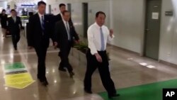 Kim Yong Chol es captado en el aeropuerto de Beijing el martes 29 de mayo de 2018.