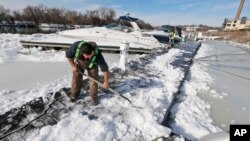 Los meteorólogos pronostican hasta 18 pulgadas de nieve en las montañas y posibles inundaciones en la costa.