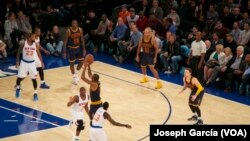 Un match de la NBA entre les Knicks et les Cavaliers.