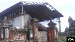 Gedung Olahraga Ngurah Rai, fasilitas olahraga tertua di Bali, yang memerlukan renovasi total. (VOA/Muliarta)