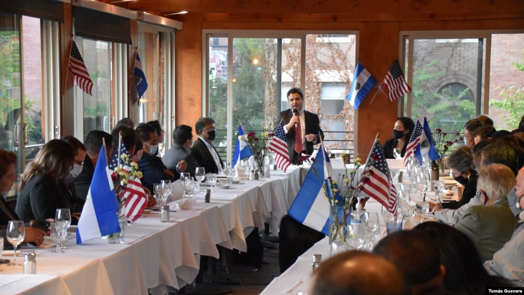 El enviado especial para el Triángulo Norte de Centroamérica, Ricardo Zúñiga, se reunió en Washington con salvadoreños que ven en su país un claro retroceso en la institucionalidad democrática.