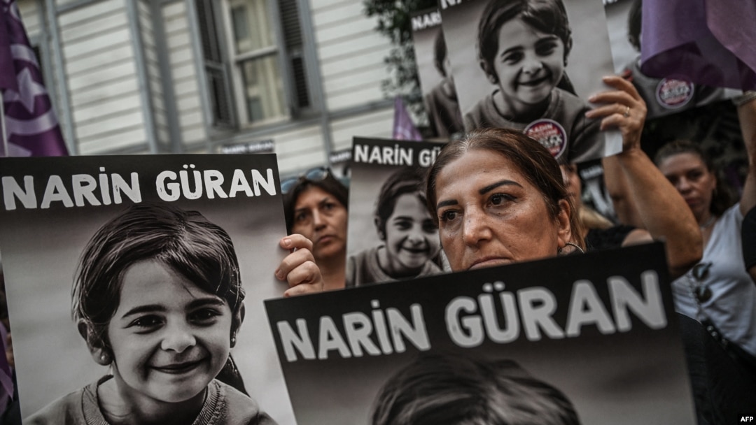 Sekiz yaşındaki Narin’in öldürülmesinin üzerinden bir ay geçerken, olayla bağlantısı olan isimlerin bulunması için çalışmalar sürüyor.