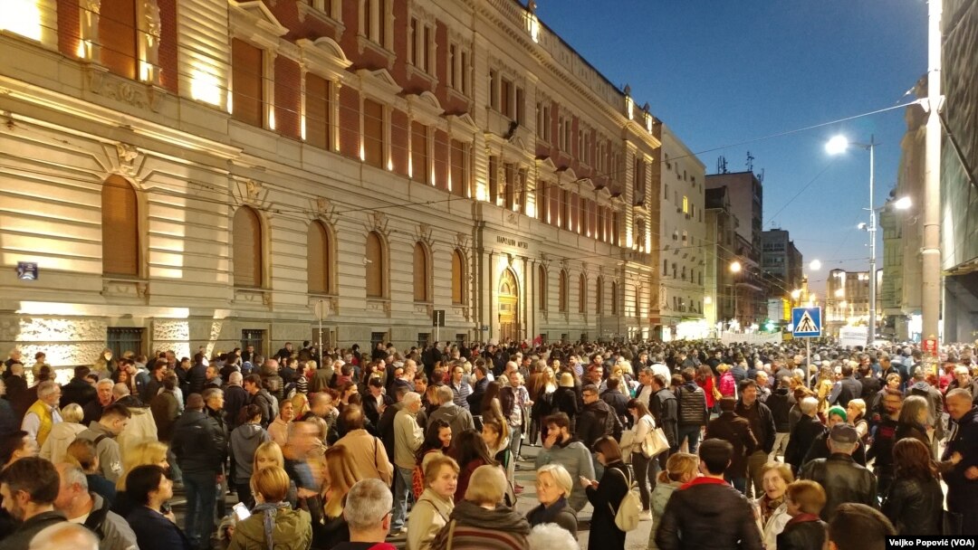 Pod nazivom "Isti zahtevi - nema povlačenja", večeras je u Beogradu održan protest, Foto: VOA