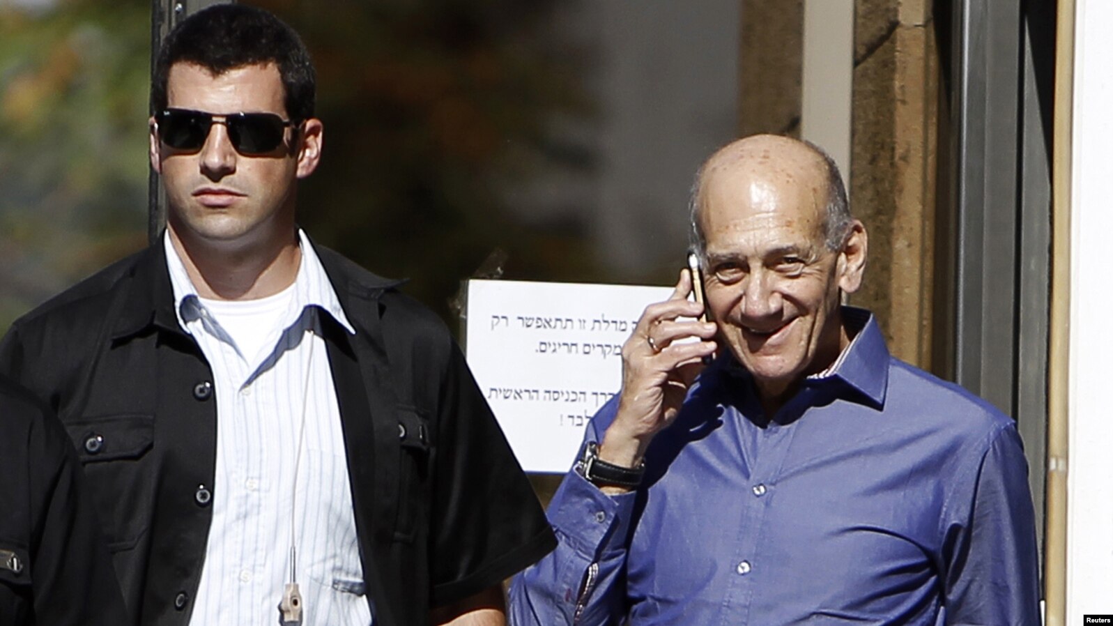 Cựu Thủ tướng Israel Ehud Olmert bên ngoài Tòa án sau phiên xử tại Jerusalem, ngày 24/9/2012 