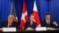 Президент США Дональд Трамп, прем’єр-міністерка Данії Метте Фредеріксен та прем’єр-міністр Гренландії Єнс-Фредерік Нільсен підписують угоду про безпеку під час Генсамблеї ООН у вівторок, 22 вересня 2026 року. Фото: AP/Julia Demaree Nikhinson