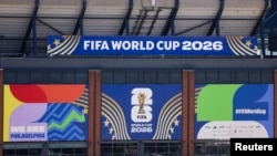 미국 펜실베이니아주 필라델피아 시티즌스 뱅크 파크에서 바라본, 2026 FIFA 월드컵 표지판이 설치된 링컨 파이낸셜 필드의 전경.